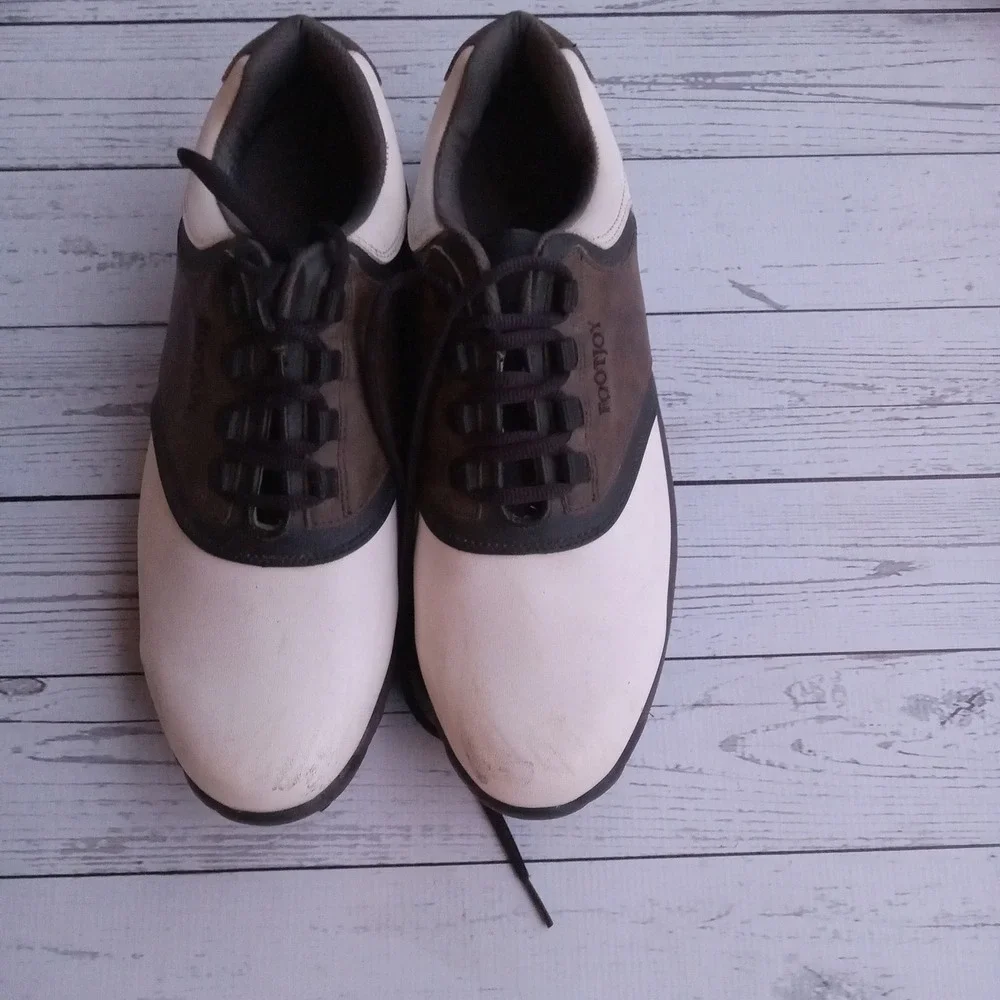 FootJoy Men's Size 10.5M Classic Saddle Golf Shoes Spiked Cleats‎ Athletic